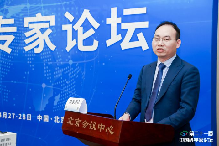 國內(nèi)資深教育專家：李勇在第二十一屆中國科學(xué)家論壇 “院士專家論壇”發(fā)表《現(xiàn)代科技在教育中的應(yīng)用》主題演講